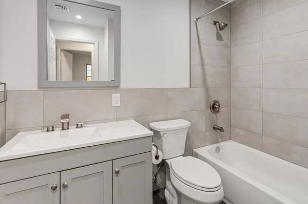 2BR/1BA Apartment · San Francisco photo 3