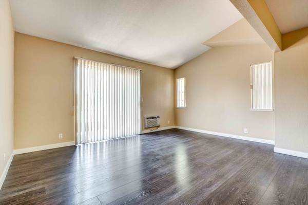 2BR/1BA Apartment · San Francisco photo 3