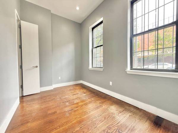 2BR/1BA Apartment · Bronx photo 4