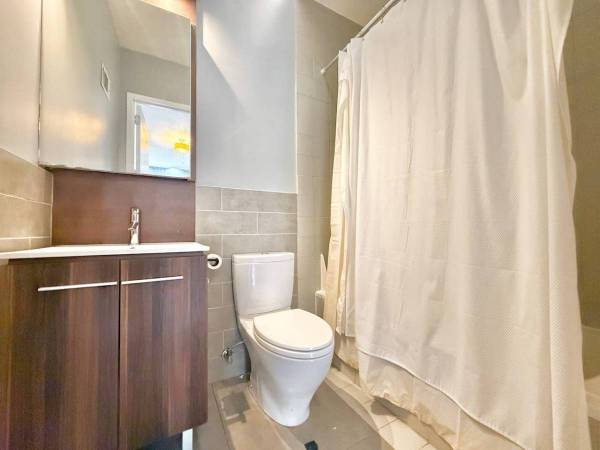 2BR/1BA Apartment · Bronx photo 3