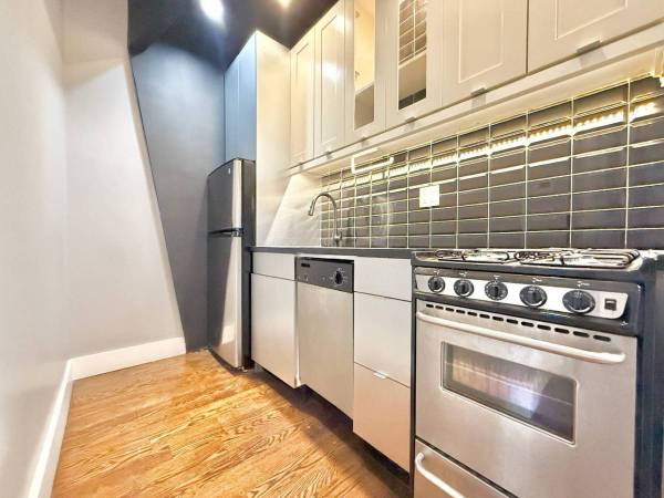2BR/1BA Apartment · Bronx photo 2