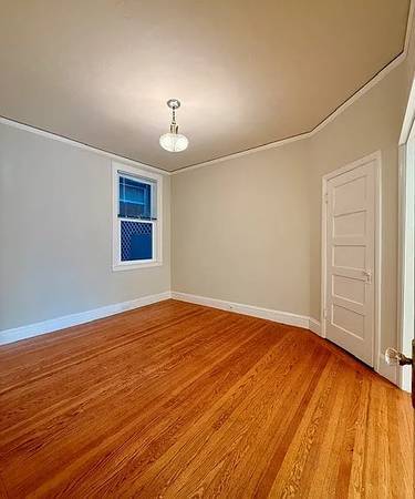 2BR/1BA Apartment · Great Neck photo 5