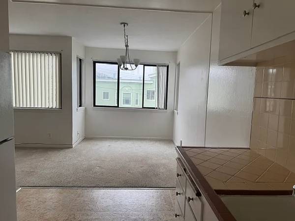 2BR/1BA Apartment · Great Neck photo 3