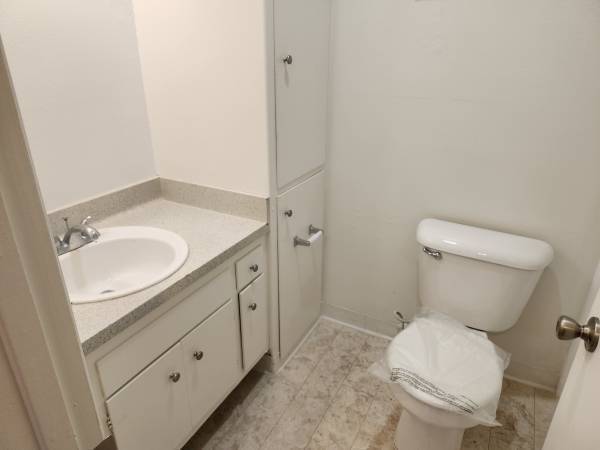 2BR/1BA Apartment · Ridgewood photo 4