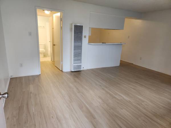 2BR/1BA Apartment · Ridgewood photo 2