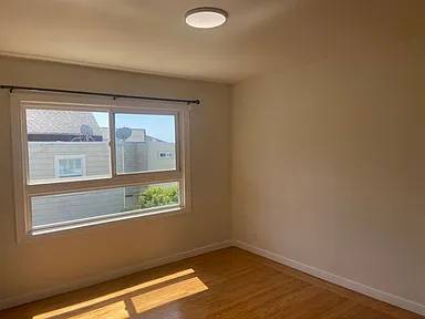 2BR/1BA Single Family House on Oakdale Ave · San Francisco photo 4