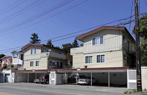 Apartments on Macarthur Blvd · Oakland photo 4