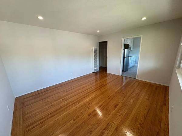 1BR/1BA Single Family House on 3rd St · Santa Rosa photo 4