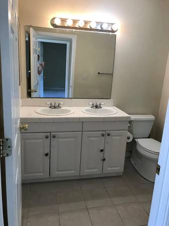 1BR/1BA Townhouse on Bassett St · San Jose photo 5