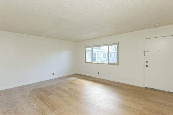 2BR/1BA Apartment · Hayward photo 2