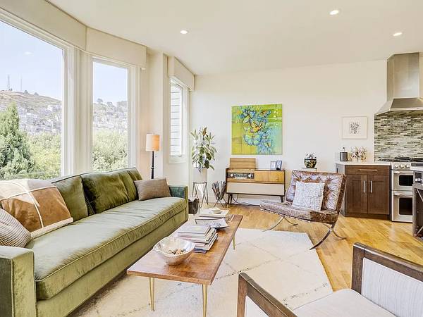 2BR/2BA Single Family House on 17th St · San Francisco photo 2