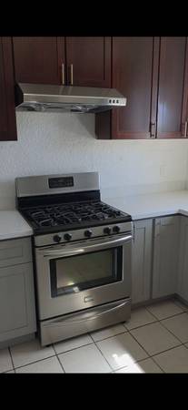3BR/1BA Duplex · Oakland photo 4