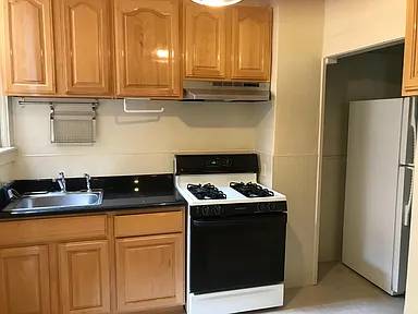 Renovated 3br W/ Dining Room. Views! Parking Avail., Free Laundry! photo 3