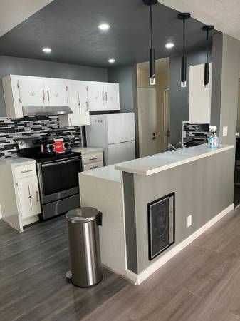 1BR/1BA Condo on Mandana Blvd Near York.St · Oakland photo 5