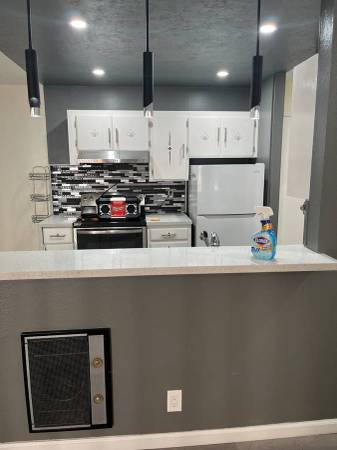 1BR/1BA Condo on Mandana Blvd Near York.St · Oakland photo 3