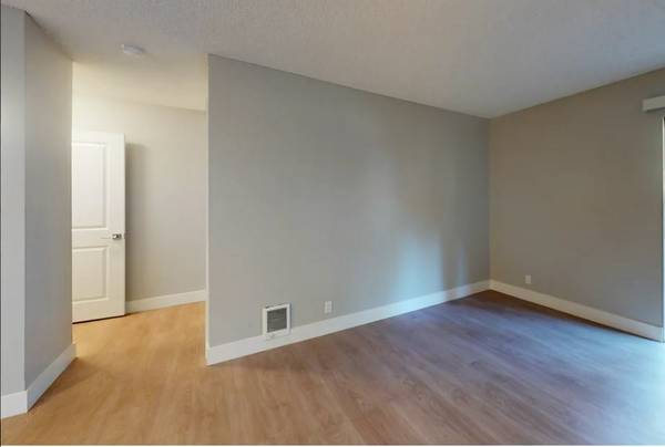 Beautifully Updated 3 Bedroom, 2.5 Bathroom Townhome! photo 4
