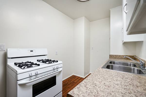 1BR/1BA Apartment · San Francisco photo 5