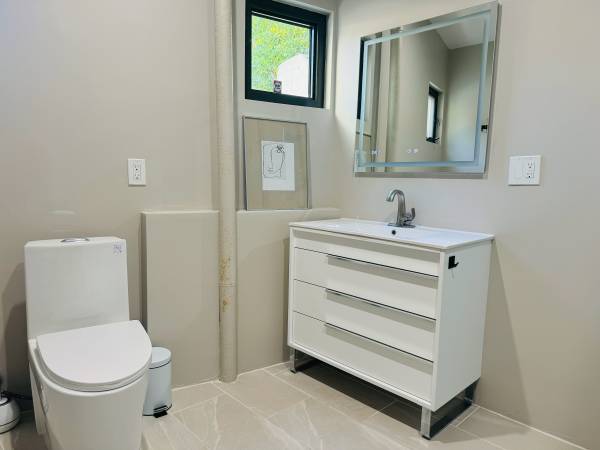 1BR/1BA Apartment · Oakland photo 4