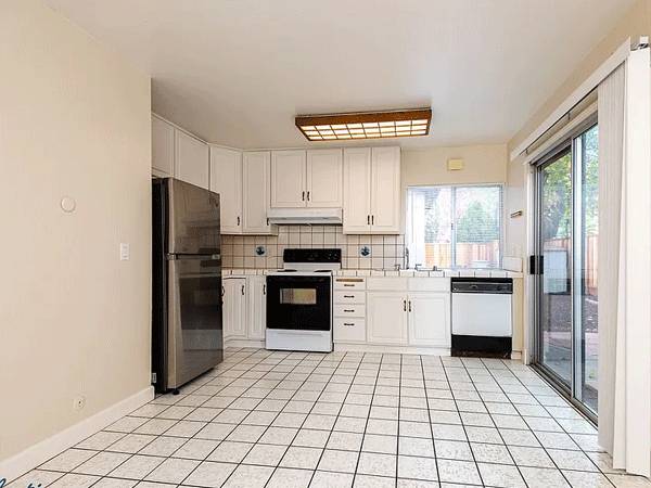 Lovely Cambrian Home | Private Yard photo 3