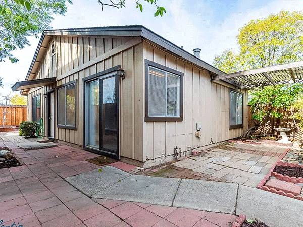 Lovely Cambrian Home | Private Yard photo 2
