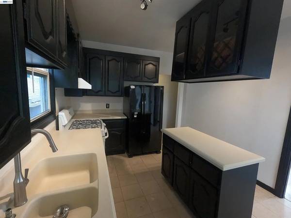 1BR/1BA Apartment on 45th St · Oakland photo 5