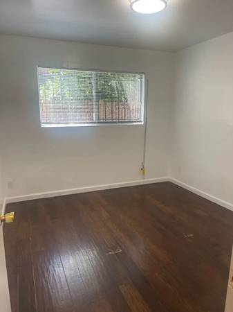 Apartments on 90th Ave · Oakland photo 5