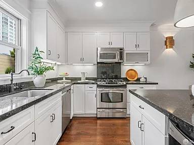 Elegant 2br Top Floor Penthouse Condo In Prime Nob Hill With 2 Car Garage! photo 5