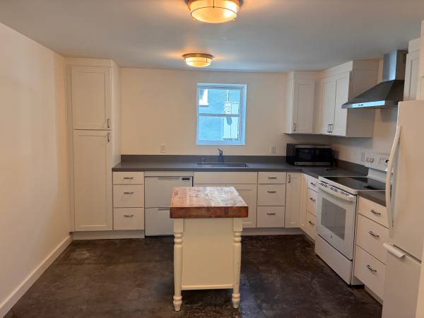 2BR/1BA Apartment · Berkeley photo 4