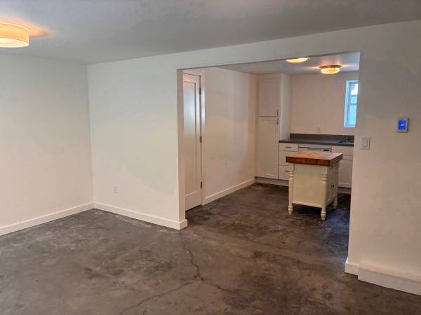2BR/1BA Apartment · Berkeley photo 3