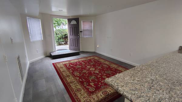 4BR/2BA Flat · Oakland photo 4