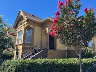 4BR/2BA Flat · Oakland photo 2