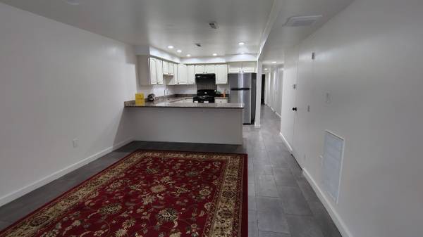 4BR/2BA Flat · Oakland photo 5