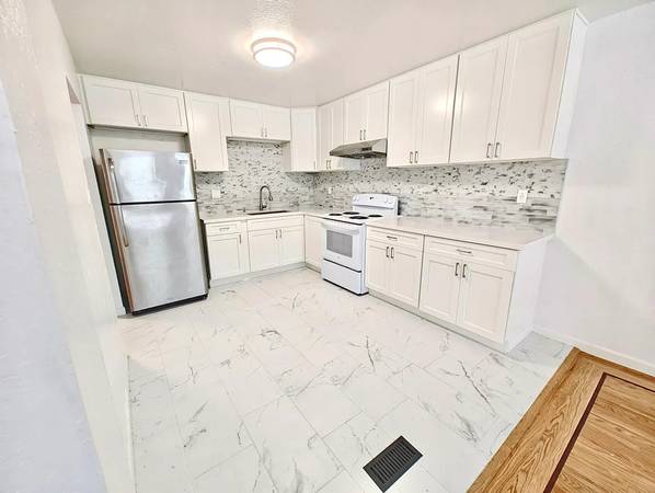 2BR/1BA Single Family House on Bishop St · San Francisco photo 3