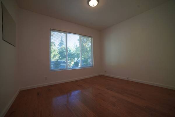 2BR/1BA Apartment · Palo Alto photo 3