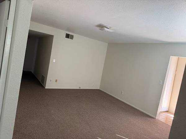 2BR/1BA Duplex · Oakland photo 4