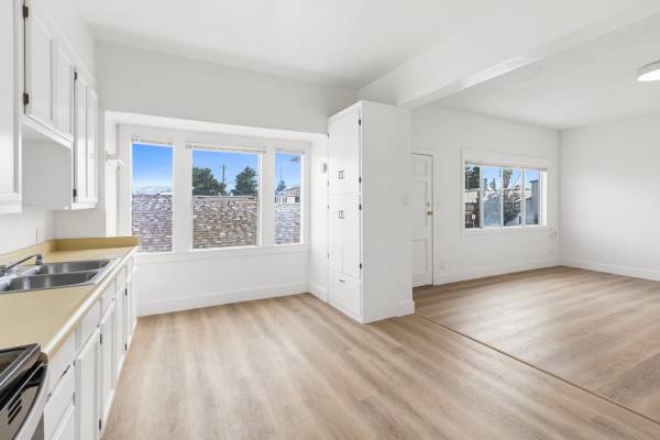 2BR/1BA Apartment on 105th Avenue · Oakland