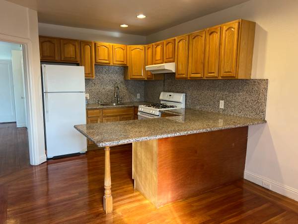 2BR/1BA Single Family House · Oakland photo 2