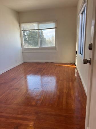 2BR/1BA Single Family House · Oakland photo 4