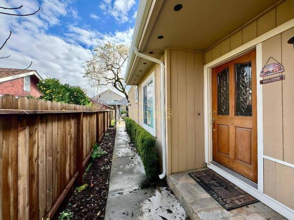 4BR/2BA Single Family House on Park Ave · Santa Clara photo 4