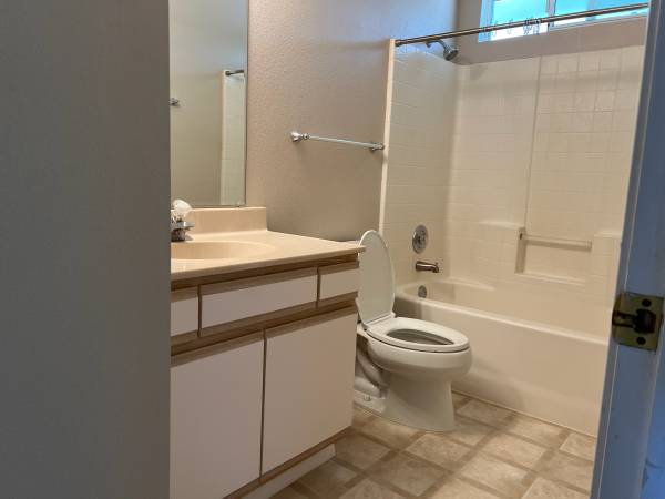 2BR/2BA Apartment · Sonoma photo 5