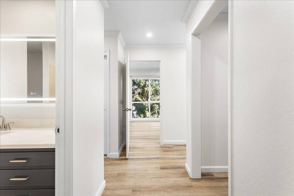 528 Merritt Ave #303 - 1 Bedroom | 1 Bath | 850 Sq Ft photo 3