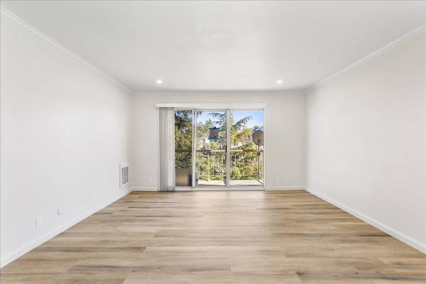 528 Merritt Ave #303 - 1 Bedroom | 1 Bath | 850 Sq Ft photo 5