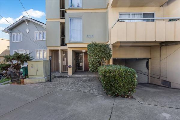 528 Merritt Ave #303 - 1 Bedroom | 1 Bath | 850 Sq Ft photo 2