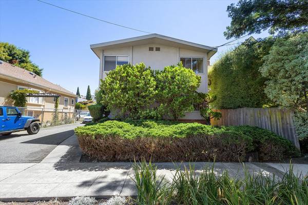 2BR/1BA Apartment on Deakin St · Berkeley