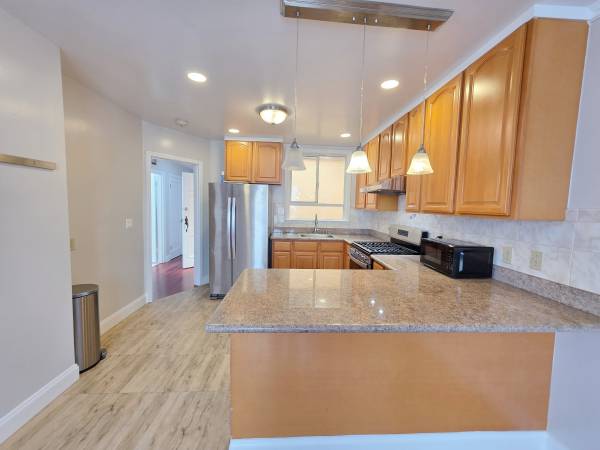 3BR/2BA Single Family House · San Francisco photo 5