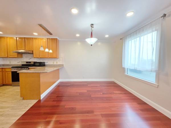 3BR/2BA Single Family House · San Francisco photo 4