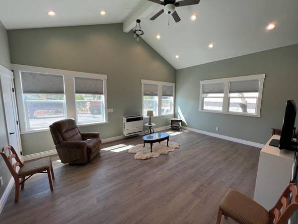 3BR/2BA Apartment · Windsor photo 2