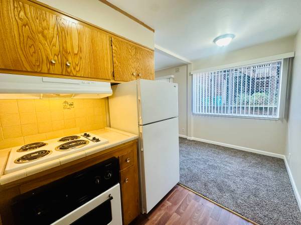 0BR/1BA Apartment · Oakland photo 2