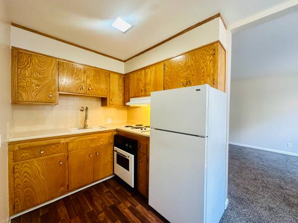 0BR/1BA Apartment · Oakland photo 3