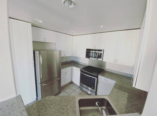 2BR/2BA Apartment · San Mateo photo 4